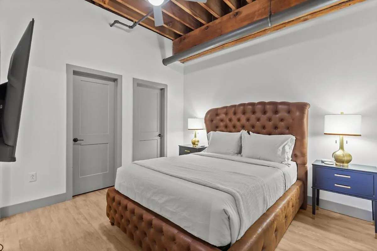 Express Yourself! Stay In This Stylish Guest Fave! Saint Louis 0*,