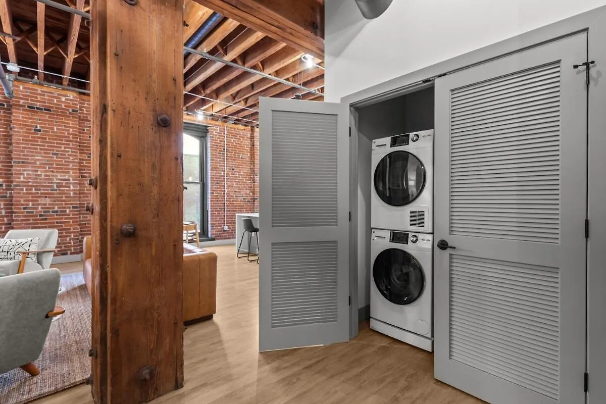 Express Yourself! Stay In This Stylish Guest Fave! Saint Louis Apartment